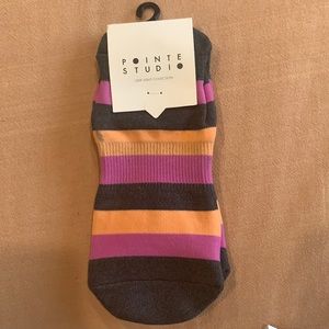 Pointe Studio Grip Socks NWT M/L